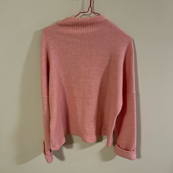 H&M TURTLE NECK RELAXED COZY SOFT PINK SWEATER SIZE S - Picture 2 of 6